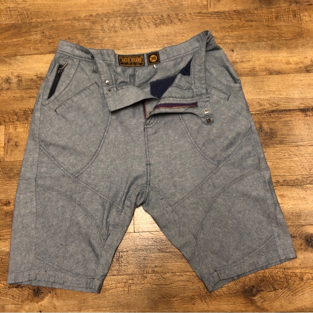 Akoo designer dress shorts 36 like new